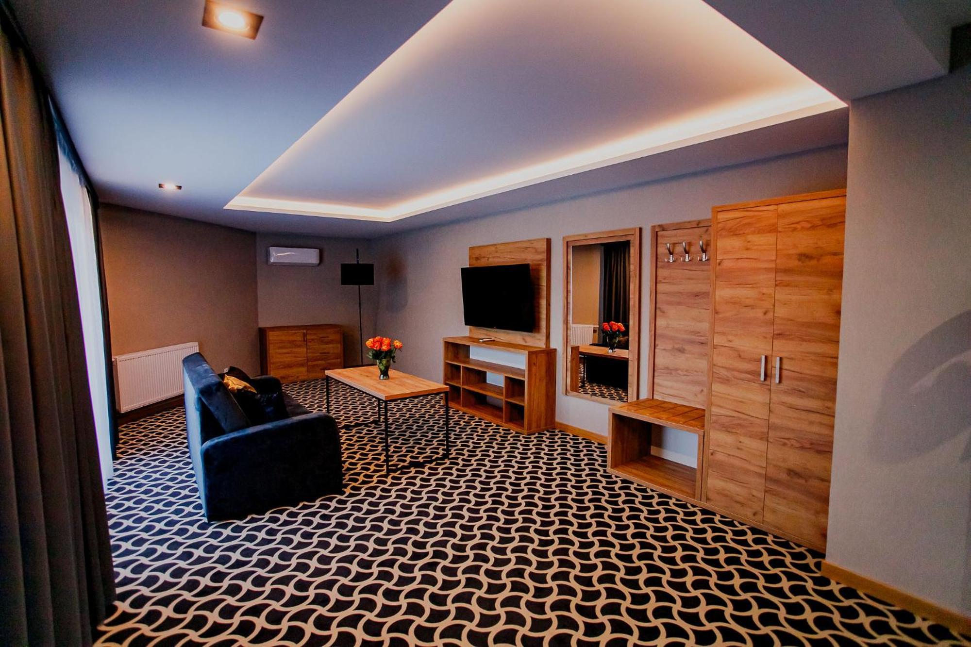 Hotel Coloseum Jarosław Dış mekan fotoğraf