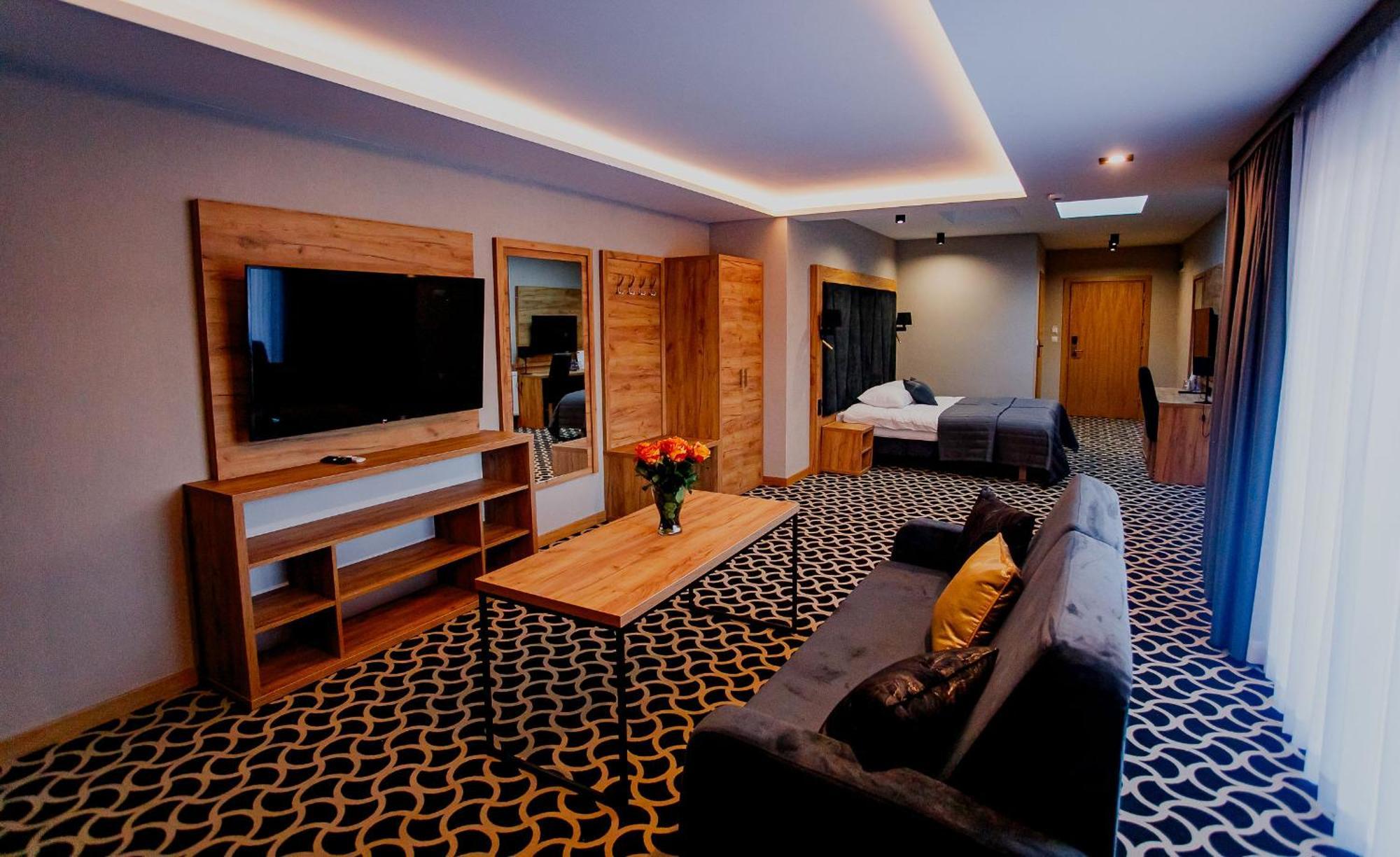 Hotel Coloseum Jarosław Dış mekan fotoğraf