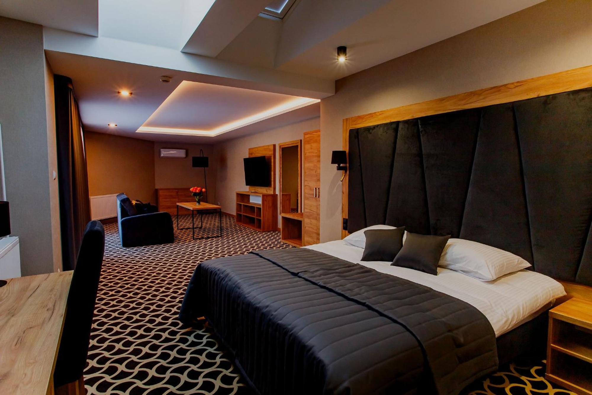 Hotel Coloseum Jarosław Dış mekan fotoğraf